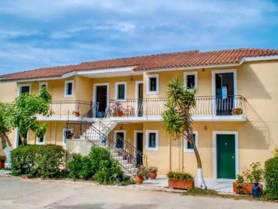 Lemon Tree Apartments B C Аргостолион Екстериор снимка