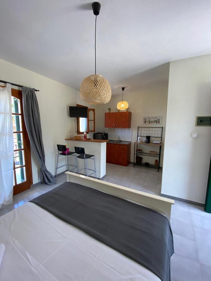 Lemon Tree Apartments B C Аргостолион Екстериор снимка